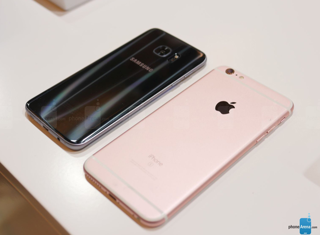 so sanh galaxy s7 edge vs iphone 6s plus: cham tran nay lua hinh anh 10