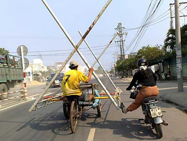 anh em hoang mang nhin chi em xuong pho hinh anh 13