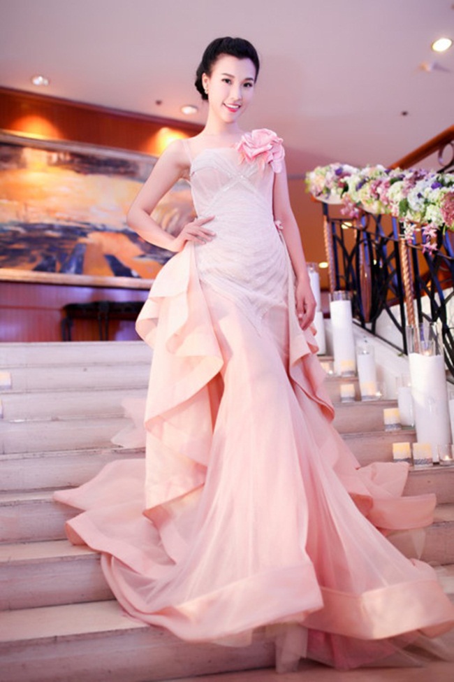 Váy ren xòe cổ V tay ngắn màu hồng pastel | Váy Đầm