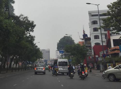 Bầu trời Sài Gòn xám xịt lạ thường: 8h như 5h sáng