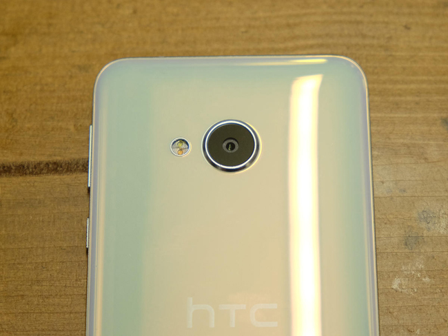 tren tay htc u play thiet ke bong bay hinh anh 9