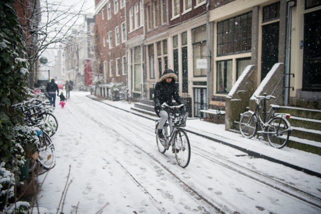 amsterdam, mua tuyet trang phu kin nhung con duong hinh anh 14