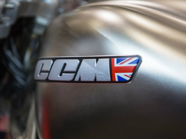 ccm spitfire do cafe racer khien phai manh them hinh anh 2