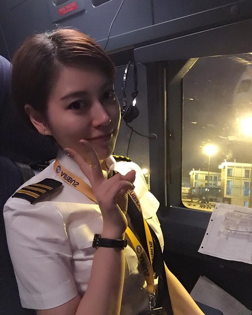 Đây là nữ phi công xinh đẹp, chân dài nhất Trung Quốc