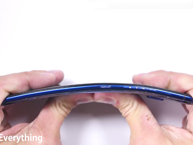 Video: “Củ hành” HTC U Ultra bản sapphire