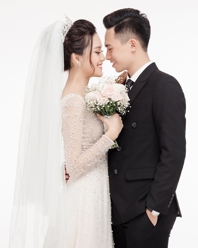 Ảnh cưới Việt Nam: Với chất lượng cao và phong cách khác biệt, tác phẩm ảnh cưới của chúng tôi sẽ khiến bạn và người ấy vô cùng tự hào. Mang đậm nét đặc trưng của Việt Nam, mỗi bức ảnh được chúng tôi chụp đều là một tác phẩm nghệ thuật thực sự.