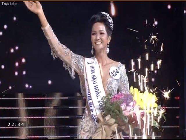 Trực tiếp Chung kết Hoa hậu Hoàn vũ Việt Nam: Sân khấu hoành tráng