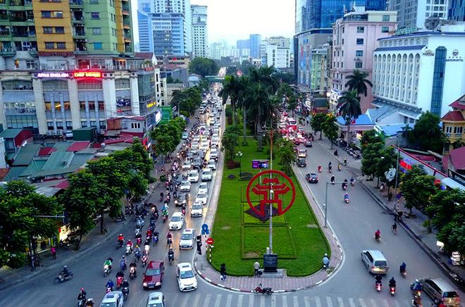 Bị xén 3/4 thảm cỏ, đường đẹp nhất Việt Nam có giữ được danh hiệu?