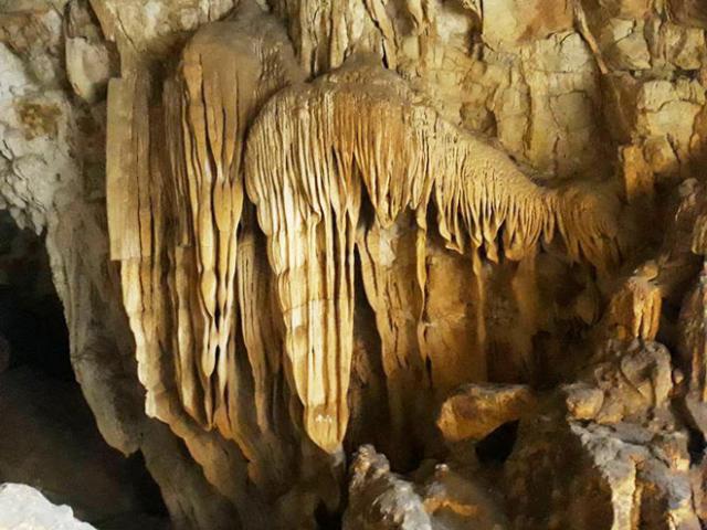 Ở Điện Biên có một hang động nguyên sơ đẹp đến khó tin