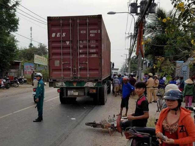 Nam sinh lớp 10 tử vong trên đường, người thân gào khóc đau đớn