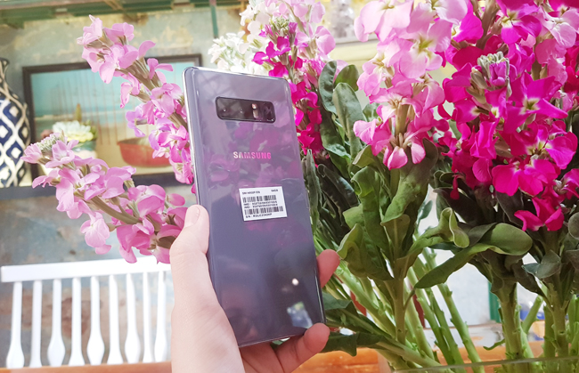 ngam galaxy note8 mau tim khoi hut hon phai dep hinh anh 2