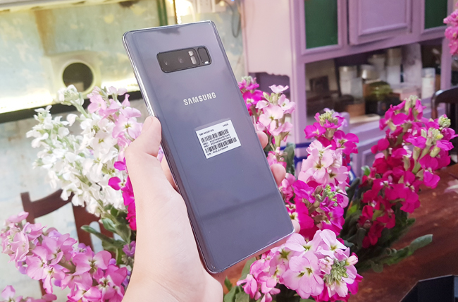 ngam galaxy note8 mau tim khoi hut hon phai dep hinh anh 3