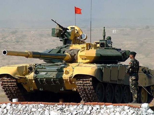 TQ xây khu quân sự, Ấn Độ nói xe tăng, tên lửa sẵn sàng