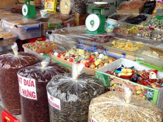 Hàng lậu “khoác áo” hàng Việt tìm đường ra thị trường dịp Tết