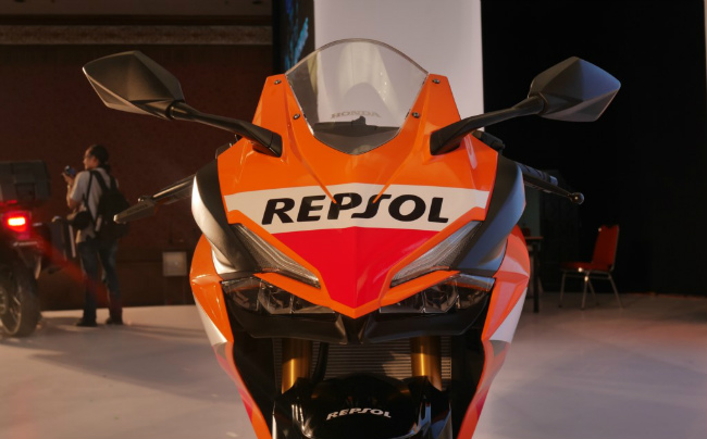 Repsol Edition CBR250RR with our Race style rider and passenger seat cover  set Honda  Racing bikes Honda bikes Races style