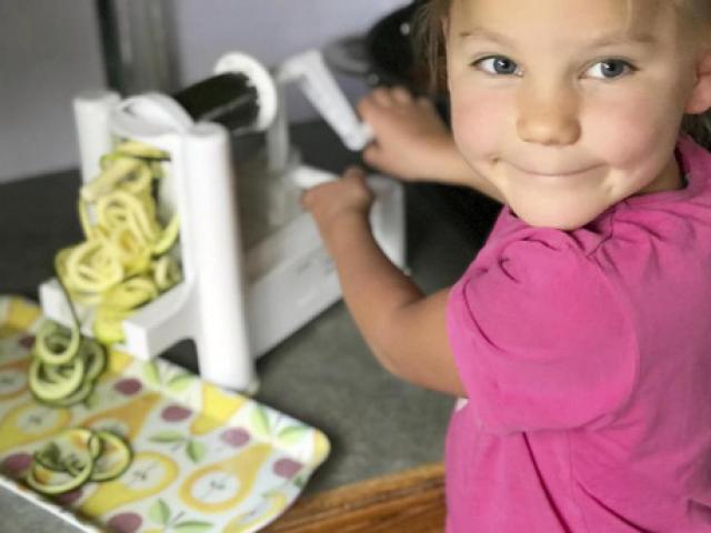 Ăn 3.000 trái bơ, bé 5 tuổi đẩy lùi bệnh động kinh