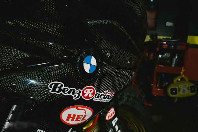 bmw s1000rr hoa “sat thu” bong dem cuc ngau hinh anh 6