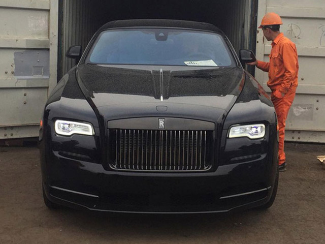 Xe siêu sang Rolls-Royce Wraith Black Badge đầu tiên về Việt Nam