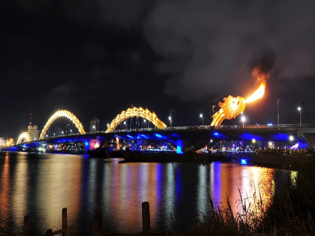 Đà Nẵng: Cầu Rồng phun lửa, nước 5 ngày Tết Nguyên đán