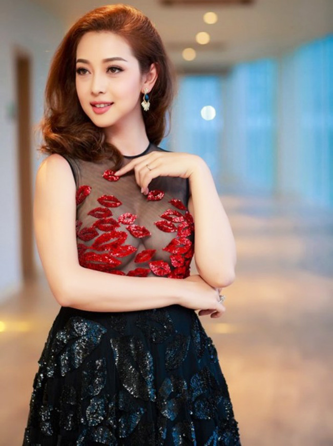 thot tim voi vay khoe vong 1 cua mai phuong thuy va sao viet hinh anh 10