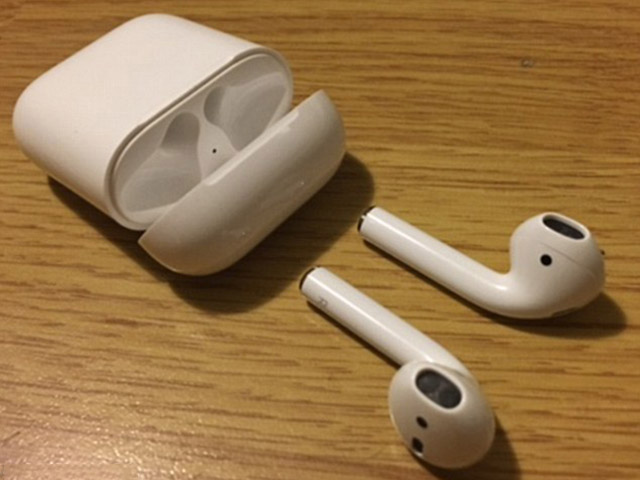 Tại sao tai nghe không dây AirPods của Apple có 3 lỗ nhỏ?