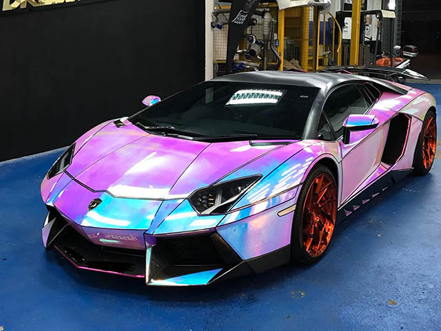 Lamborghini Aventador SV ”cực độc” với phong cách Hologram