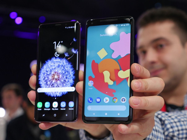 Samsung Galaxy S9 Plus với Google Pixel 2 XL: ”Mèo nào cắn mỉu nào”?