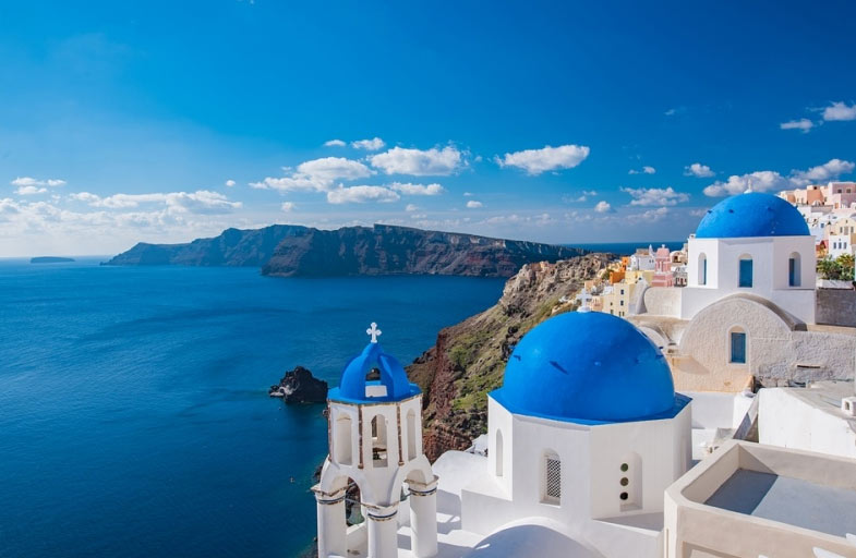 Thiên Đường Du Lịch Santorini: Không Phải Màu Hồng Như Bạn Tưởng Tượng