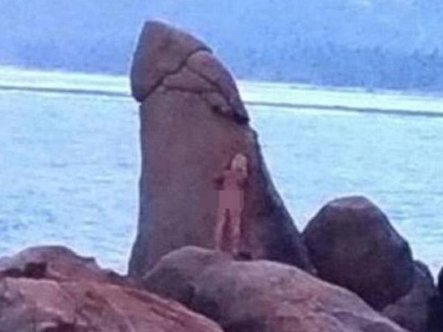 Người phụ nữ khỏa thân ôm tảng đá “của quý” ở Thái Lan gây bức xúc