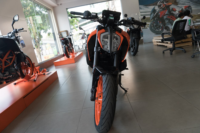 Cận cảnh KTM 390 Duke 2018 vừa về Việt Nam