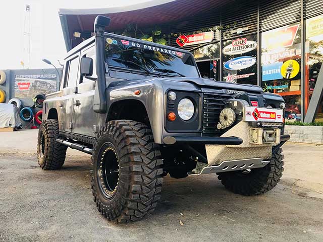 ”Siêu Off-road” Landrover Defender 2,5 tỷ lên đồ chơi khủng