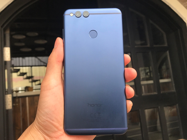 Trên tay Honor 7X màn hình đẹp, camera kép