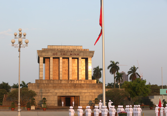 anh:ha noi treo co ru ngay quoc tang nguyen thu tuong phan van khai hinh anh 2