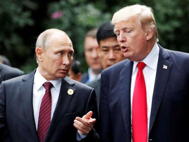 Ông Trump bất ngờ tung ”đòn” với Nga, trục xuất 60 nhà ngoại giao
