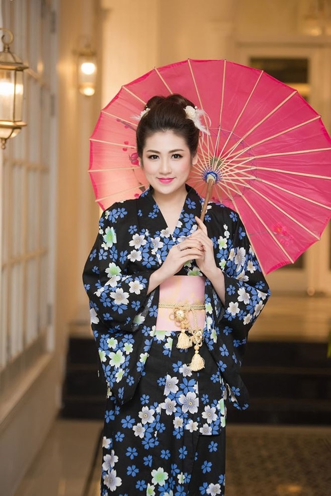 Không chỉ Mỹ Tâm, nhiều mỹ nhân Việt cũng đặt nhầm vạt kimono