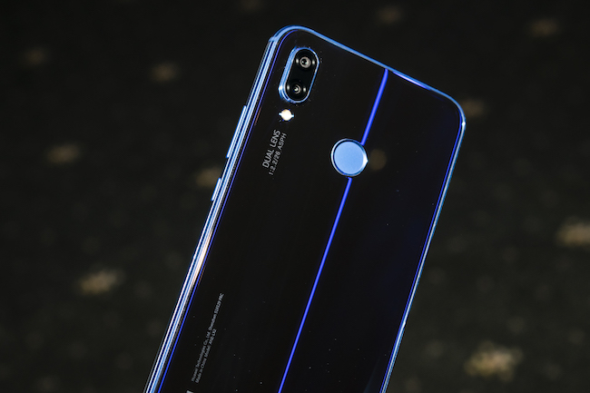 anh thuc te huawei nova 3e: man hinh tai tho, mat lung lap lanh hinh anh 4