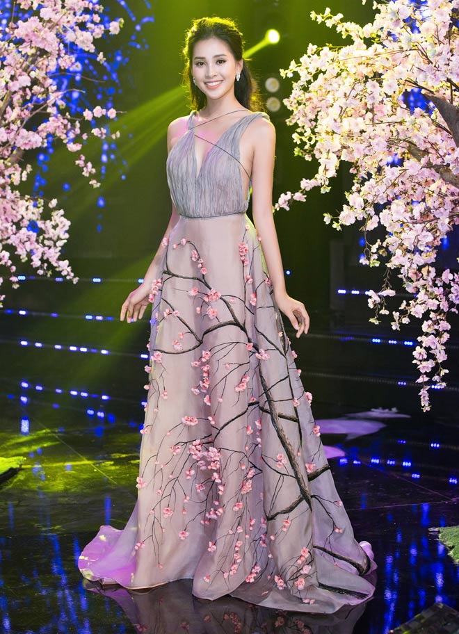 Váy hoa hậu Thùy Tiên bị nhái  Ngôi sao