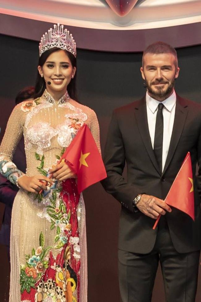 lo noi y khi mac ao dai: gay tranh cai nhat la lan tieu vy gap david beckham? hinh anh 3