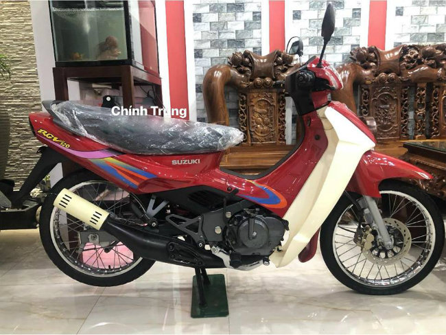 Cận cảnh Suzuki xì po đời 99 giá 200 triệu tại VN