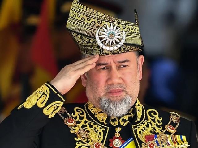 Ai sẽ là quốc vương Malaysia sau khi vua lấy hoa hậu Nga trẻ đẹp thoái vị?