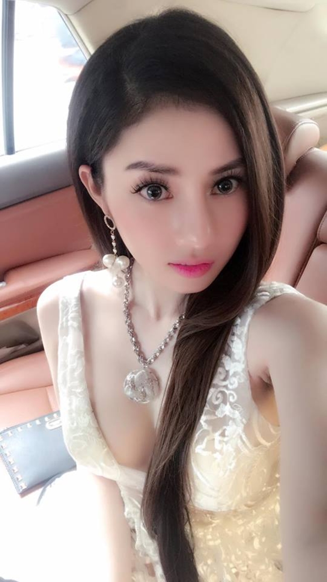 cuoc song cua 2 my nhan viet nong bong rua chan cho chong, nguoi yeu hinh anh 21