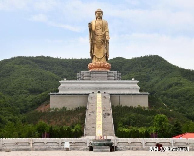 Tượng Phật cao nhất thế giới, muốn chạm tay vào phải trả tiền