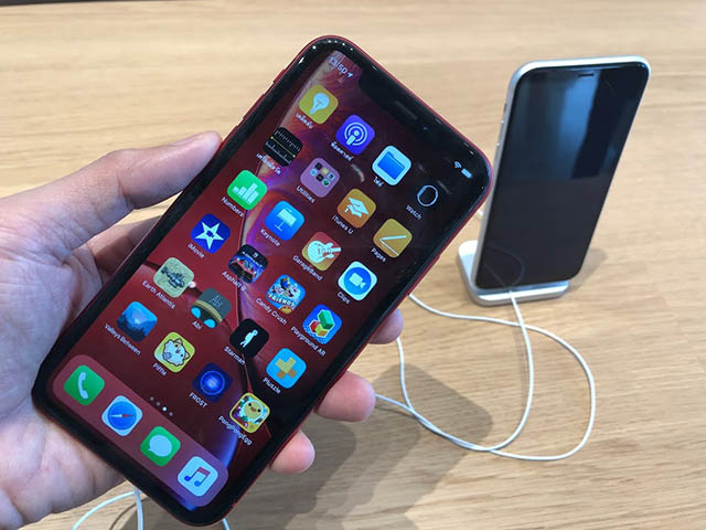 iPhone XR gây thất vọng, iPhone 2019 vẫn có biến thể LCD