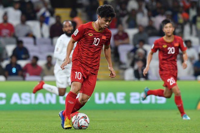 Asian Cup 2019: Công Phượng Đi Đôi Giày Rất Dị Khi Chạm Trán Yemen