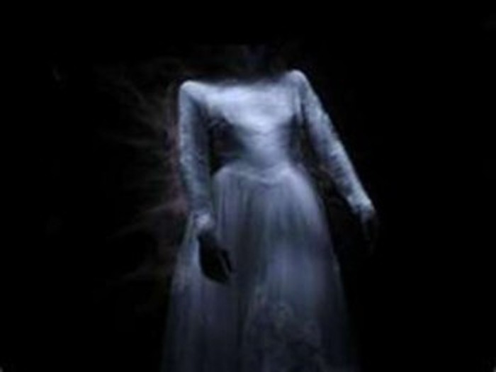 Váy cưới bị ám bởi linh hồn trinh nữ Chuyện hãi hùng