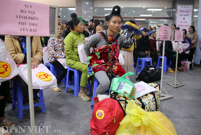 anh: nhung chuyen xe nghia tinh dua benh nhan ve que an tet hinh anh 2