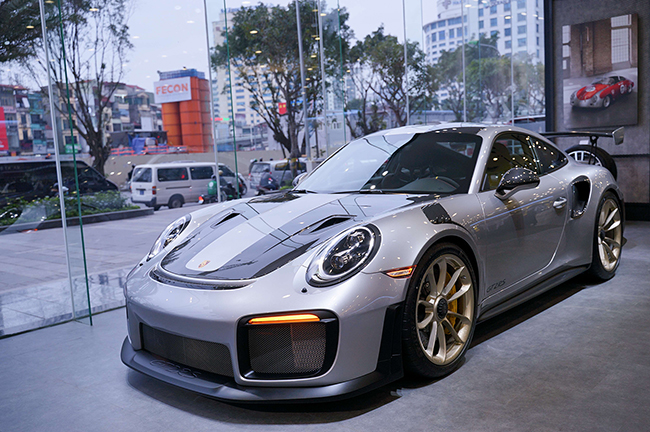 sieu pham toc do porsche 911 gt2 rs gia hon 20 ty dong tai viet nam hinh anh 1