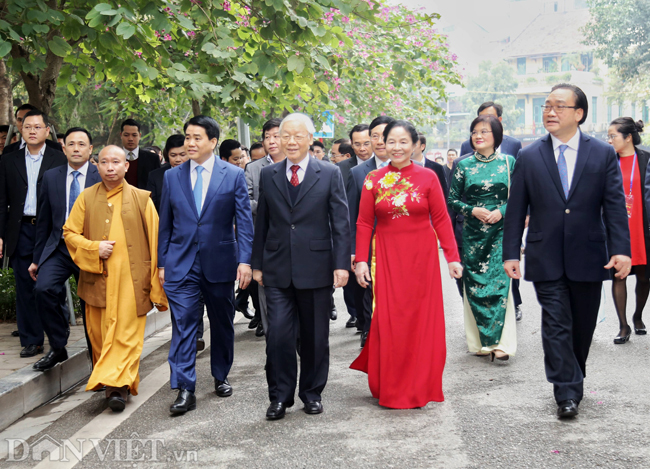 anh: tong bi thu, chu tich nuoc nguyen phu trong tha ca tien ong tao hinh anh 1