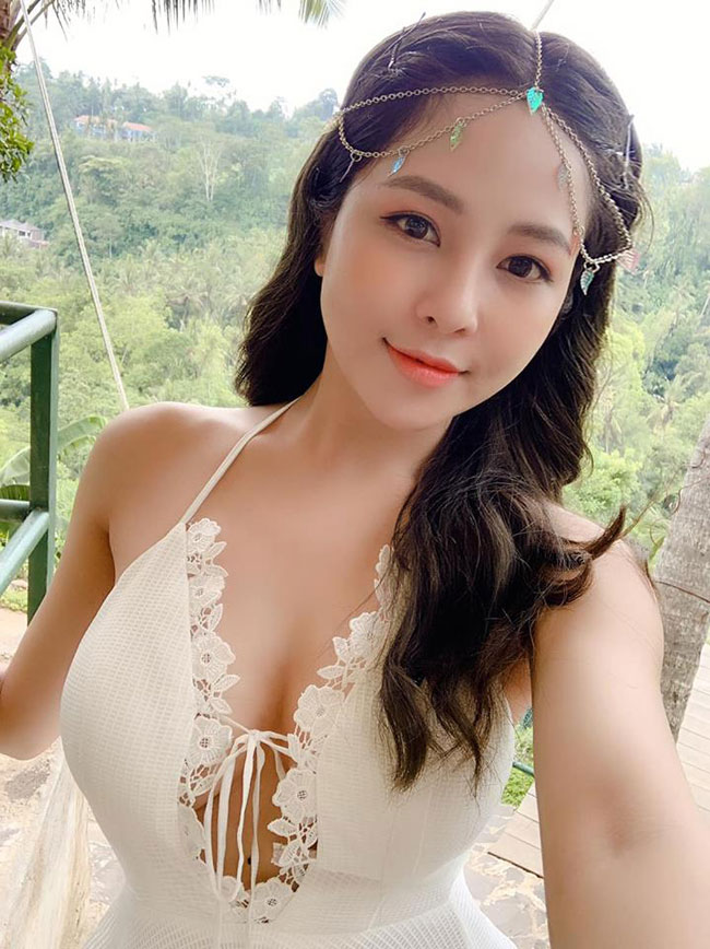 ve dep doi thuong nong bong cua hai hot girl dong tao quan 2019 hinh anh 3