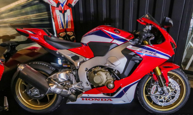 ngam 2019 honda cbr1000rr fireblade sp dat hon ca toyota vios hinh anh 1